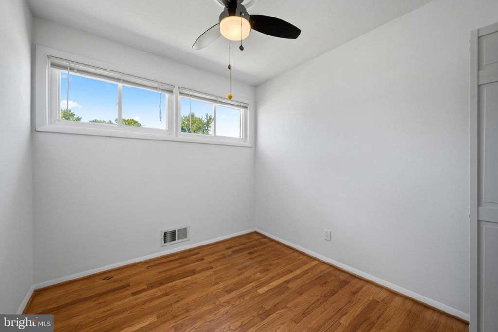 Image 19 of property listing at 8810 LAKEWOOD RD, Baltimore, MD 21234