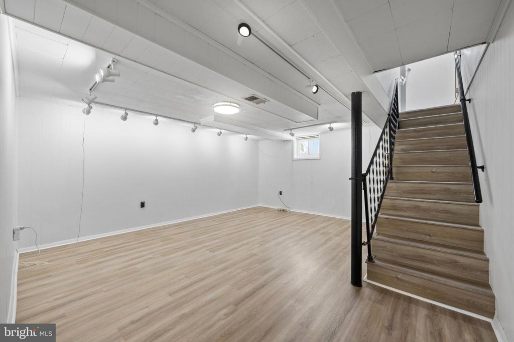 Image 21 of property listing at 8810 LAKEWOOD RD, Baltimore, MD 21234