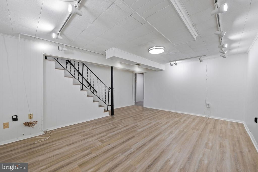 Image 22 of property listing at 8810 LAKEWOOD RD, Baltimore, MD 21234