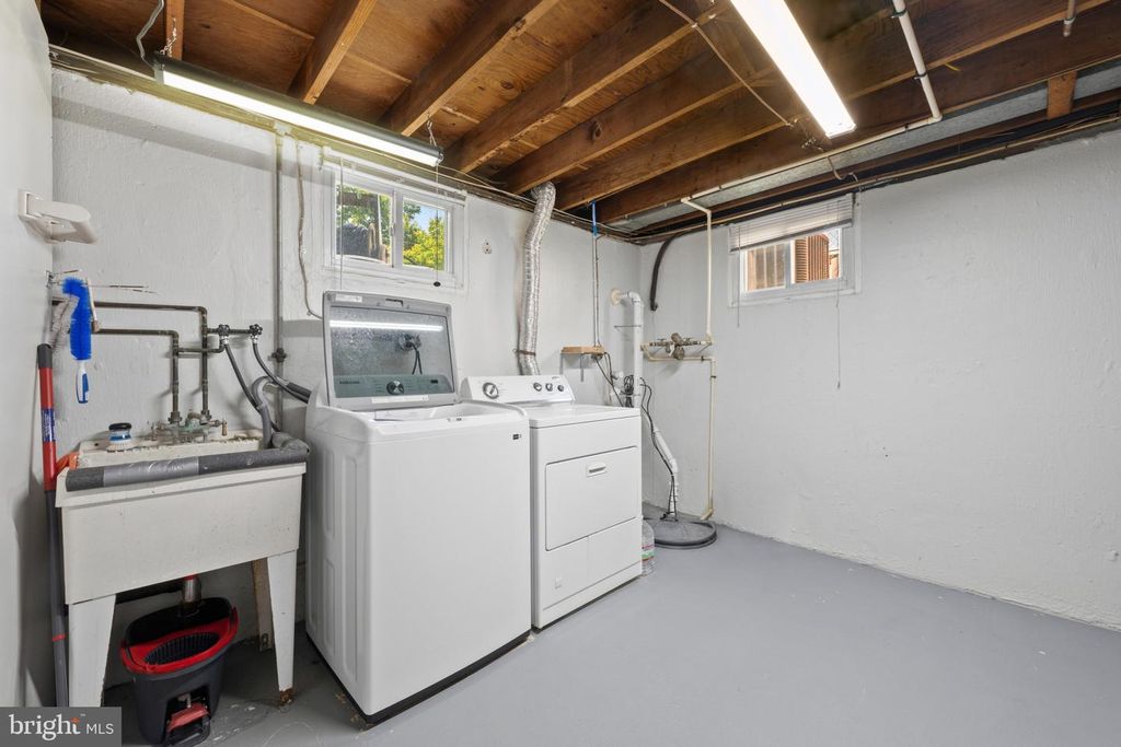 Image 25 of property listing at 8810 LAKEWOOD RD, Baltimore, MD 21234