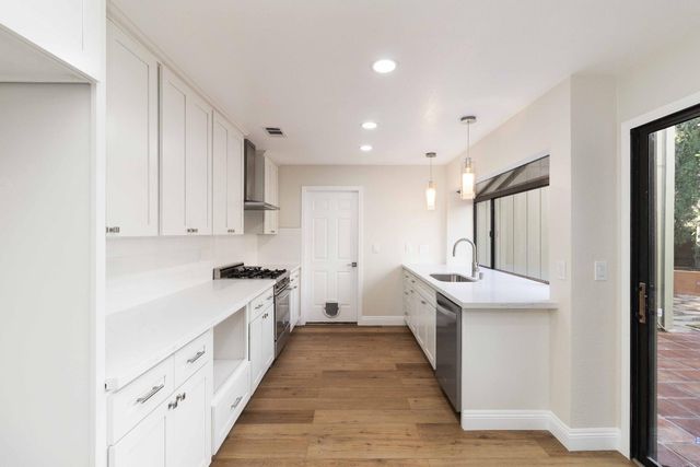 1006 Dunbarton Cir, Sacramento, CA 95825