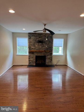 24877 MYERS GLEN PL, Chantilly, VA 20152
