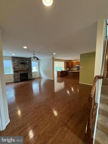 24877 MYERS GLEN PL, Chantilly, VA 20152