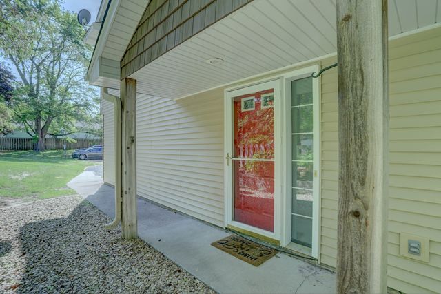 2054 Shryer Court E, North Saint Paul, MN 55109