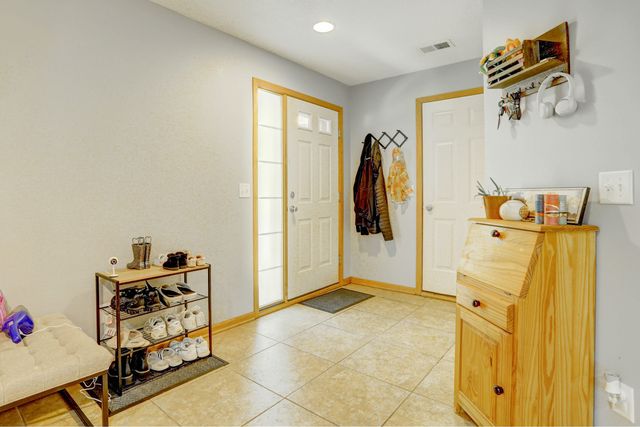 2054 Shryer Court E, North Saint Paul, MN 55109