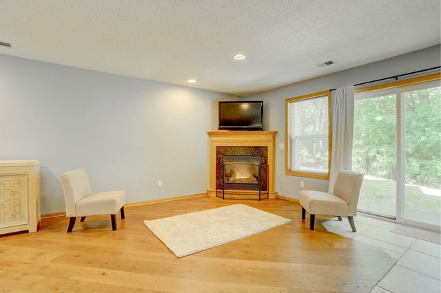 2054 Shryer Court E, North Saint Paul, MN 55109