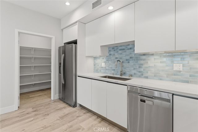 5820 La Mirada Avenue 302, Hollywood, CA 90038