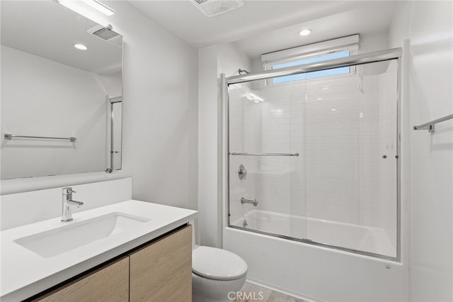 5820 La Mirada Avenue 302, Hollywood, CA 90038