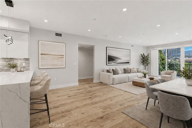 5820 La Mirada Avenue 302, Hollywood, CA 90038