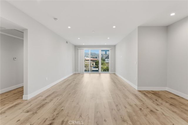 5820 La Mirada Avenue 302, Hollywood, CA 90038