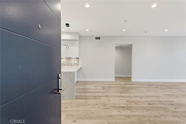 5820 La Mirada Avenue 302, Hollywood, CA 90038