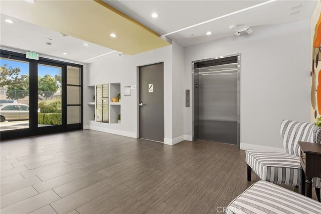 5820 La Mirada Avenue 302, Hollywood, CA 90038