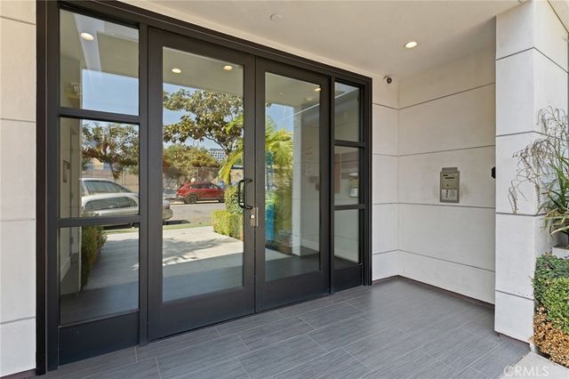 5820 La Mirada Avenue 302, Hollywood, CA 90038