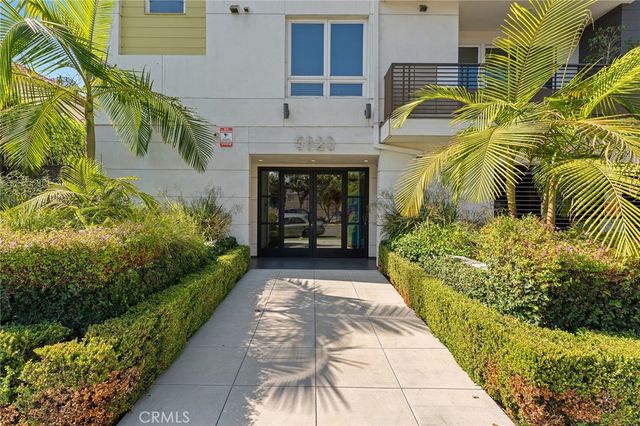 5820 La Mirada Avenue 302, Hollywood, CA 90038
