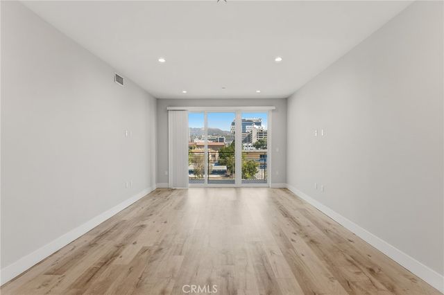 5820 La Mirada Avenue 302, Hollywood, CA 90038