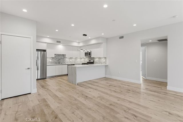 5820 La Mirada Avenue 302, Hollywood, CA 90038