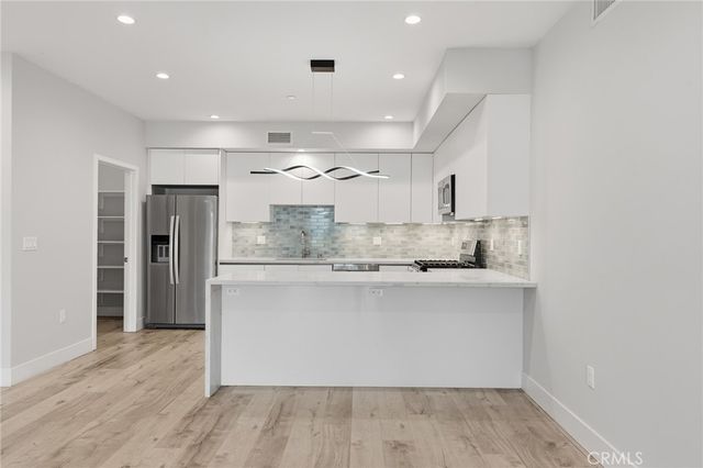 5820 La Mirada Avenue 302, Hollywood, CA 90038