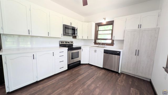 1830 E 6th Ave, Emporia, KS 66801