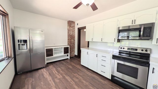 1830 E 6th Ave, Emporia, KS 66801