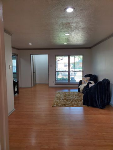 7422-7424 Walling Lane, Dallas, TX 75231