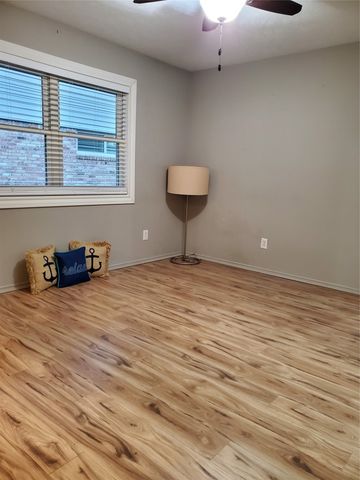 7422-7424 Walling Lane, Dallas, TX 75231