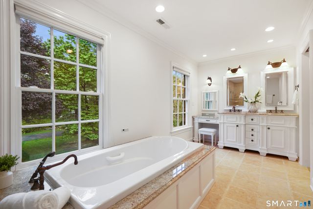 3 Hedgerow Common, Weston, CT 06883