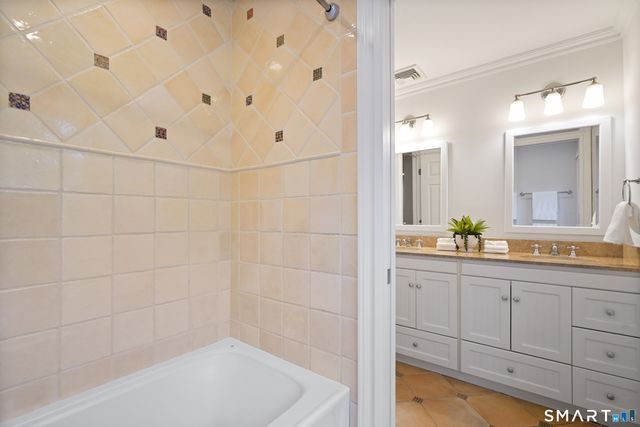 3 Hedgerow Common, Weston, CT 06883
