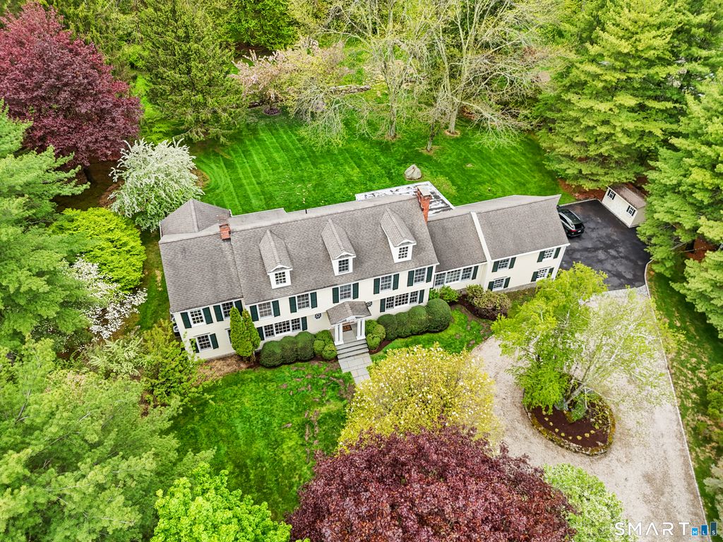 3 Hedgerow Common, Weston, CT 06883