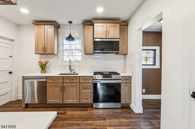 64 Hillcrest Rd, Watchung Boro, NJ 07069