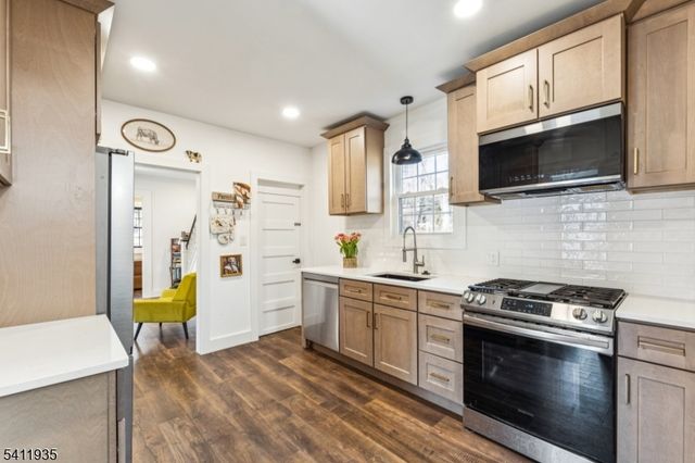 64 Hillcrest Rd, Watchung Boro, NJ 07069