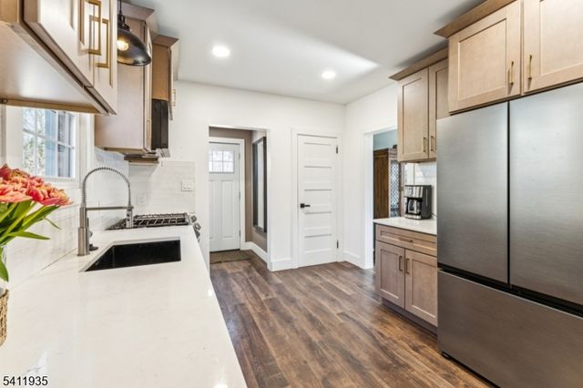 64 Hillcrest Rd, Watchung Boro, NJ 07069