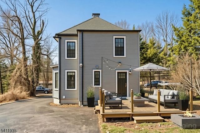 64 Hillcrest Rd, Watchung Boro, NJ 07069