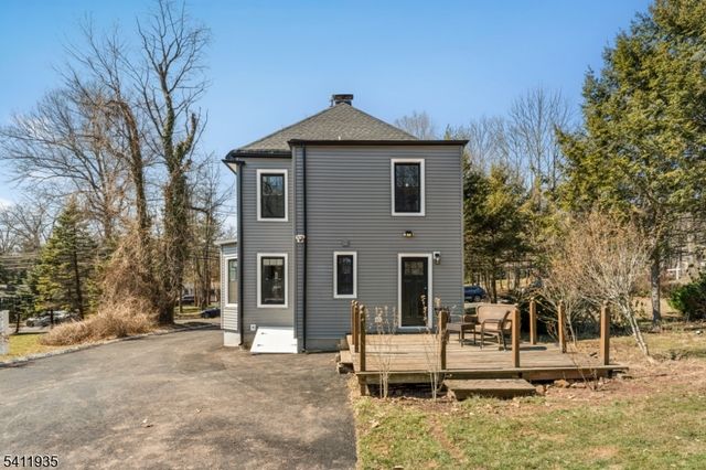 64 Hillcrest Rd, Watchung Boro, NJ 07069