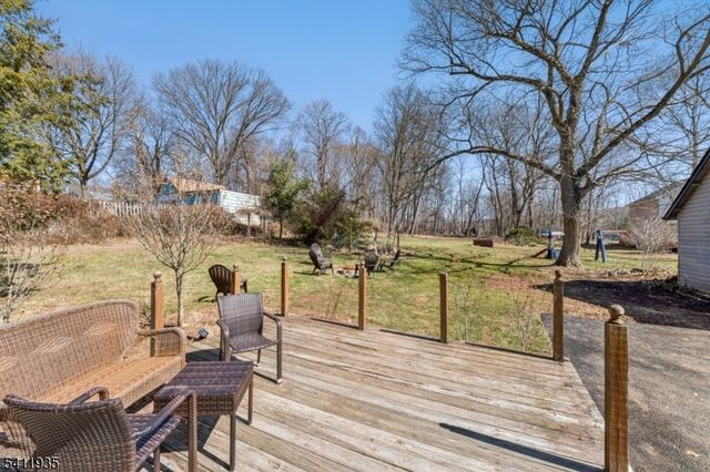 64 Hillcrest Rd, Watchung Boro, NJ 07069