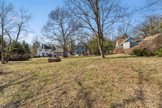 64 Hillcrest Rd, Watchung Boro, NJ 07069