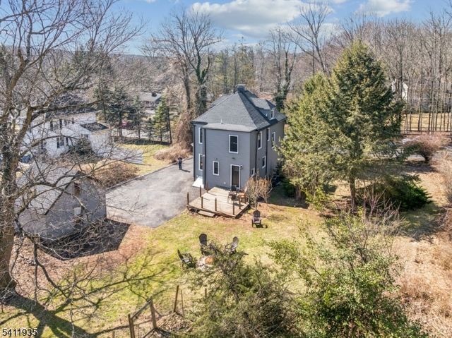 64 Hillcrest Rd, Watchung Boro, NJ 07069