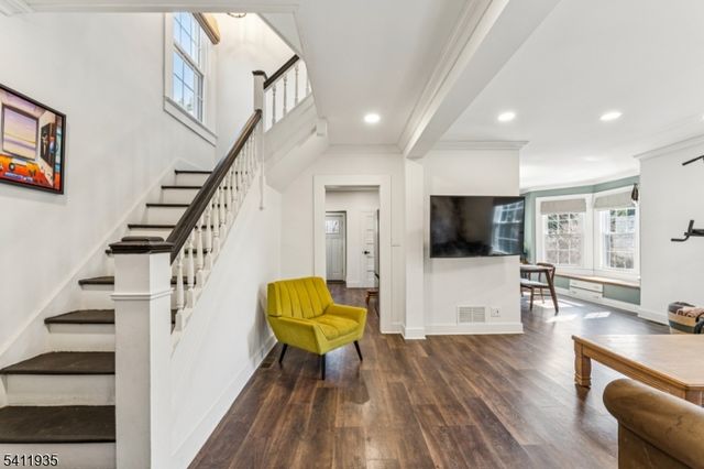 64 Hillcrest Rd, Watchung Boro, NJ 07069