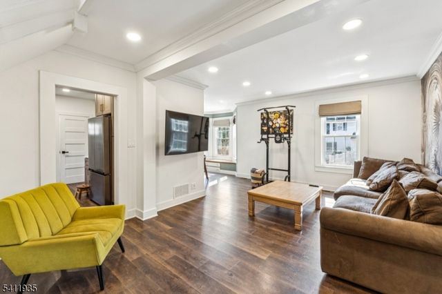 64 Hillcrest Rd, Watchung Boro, NJ 07069