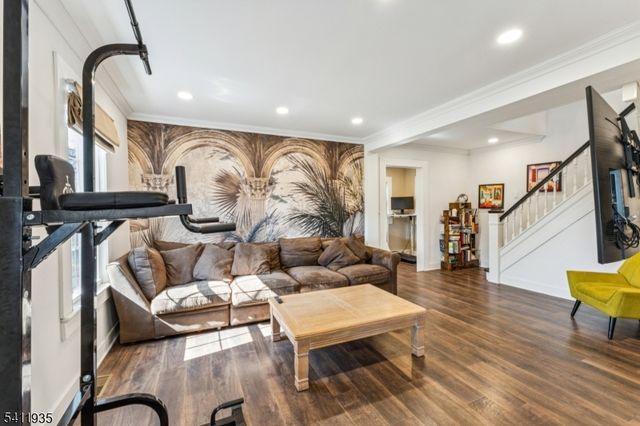 64 Hillcrest Rd, Watchung Boro, NJ 07069