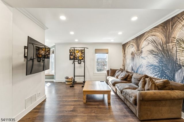 64 Hillcrest Rd, Watchung Boro, NJ 07069