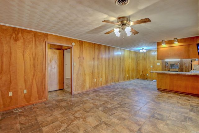 3407 S 65 Highway, Pine Bluff, AR 71601