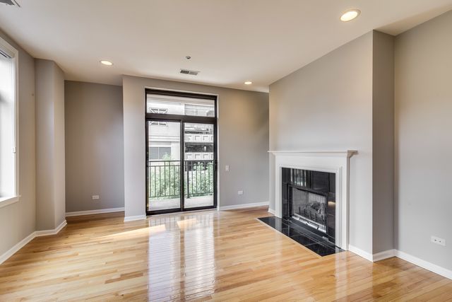 33 W Huron Street 305, Chicago, IL 60654