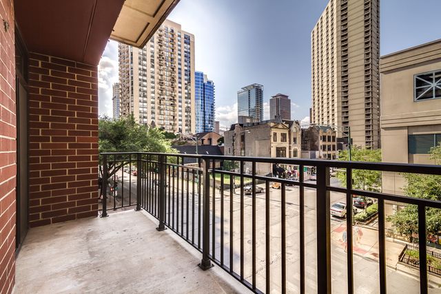 33 W Huron Street 305, Chicago, IL 60654