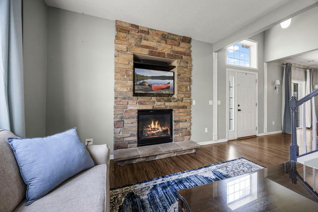 6742 Pine Crest Trail S, Cottage Grove, MN 55016
