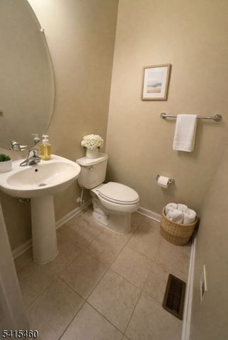 40 Helms Mill Road, Hackettstown Town, NJ 07840