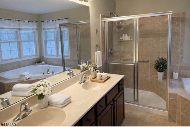 40 Helms Mill Road, Hackettstown Town, NJ 07840