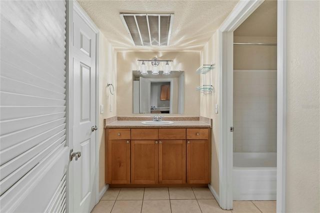 151 SEAHORSE DRIVE SE B, St Petersburg, FL 33705