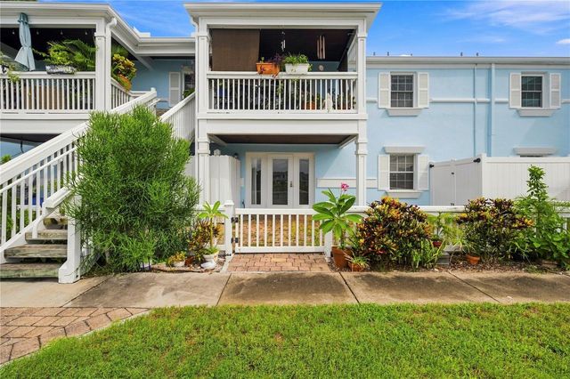151 SEAHORSE DRIVE SE B, St Petersburg, FL 33705