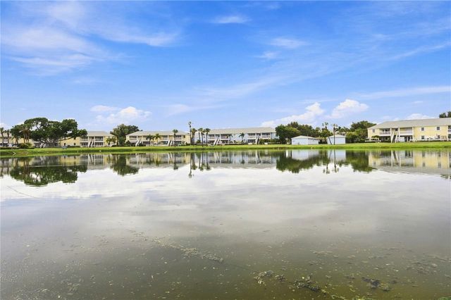 151 SEAHORSE DRIVE SE B, St Petersburg, FL 33705