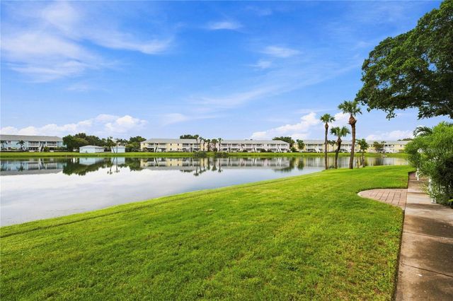 151 SEAHORSE DRIVE SE B, St Petersburg, FL 33705